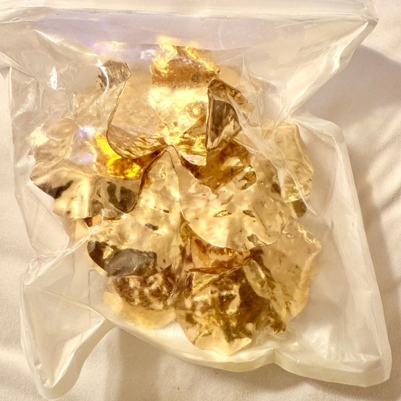 Elegant Gold Floral Statement Earrings - Picture 3 of 3